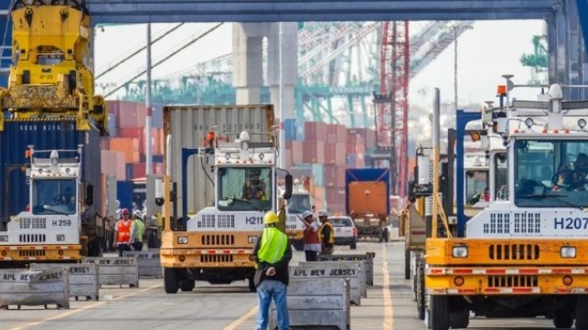 Los Angeles seeks to expand use of zero emission container handling