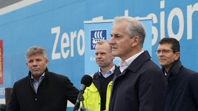 Prime Minister of Norway, Jonas Gahr Støre, celebrates the world-renowned ship Yara Birkeland's first Oslo trip, with Bjørnar Skjæran, Minister of Fisheries and Ocean Policy, Svein Tore Holsether, CEO Yara, and Geir Håøy, CEO Kongsberg Gruppen