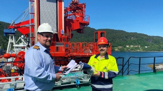 Handover flag ceremony of ‘Alba’ to ESVAGT. F.L: Jesper Fredriksen, Captain at ESVAGT Alba and Geir Helge Nordstrand, Process Leader Production at Havyard Leirvik. Photo: Havyard Leirvik 