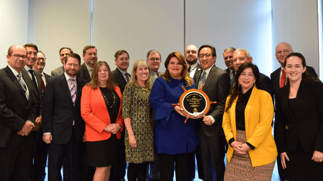 AMP giving award to Rep. Jenniffer González-Colón