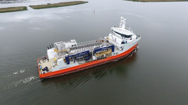 El primer barco del mundo en manejar salmón está en operación