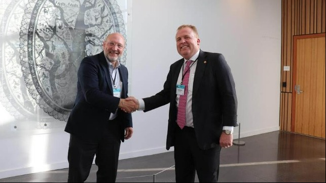 Geir Bjørkeli (right), CEO of Corvus Energy, and Elliott T. Smith, Director of Real Estate and Asset Management at the Port of Bellingham, at the announcement ceremony for the new Corvus Energy US manufacturing facility to build world-leading large-scale maritime battery energy storage systems.