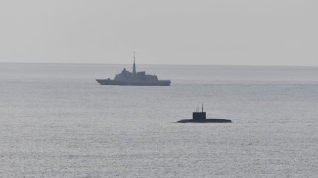 Russian sub French frigate 