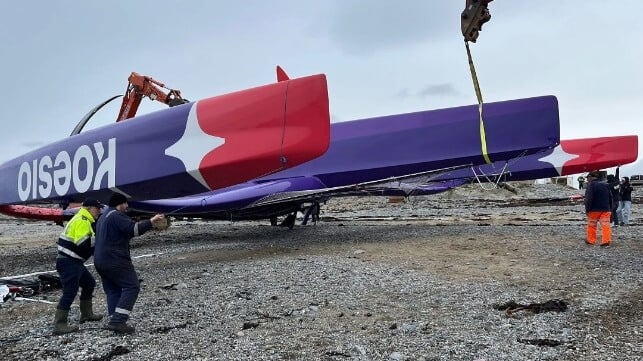 Koesio's hull on the beach at Guernsey (Erwan le Roux / Koesio)