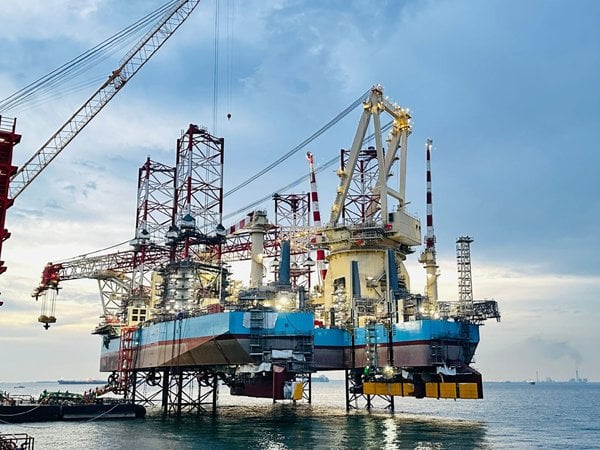 Wind turbine installation vessel