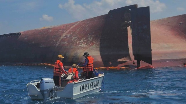 Dive boat approaches the upturned hull of Hong Hai 16, April 17 (PCG)