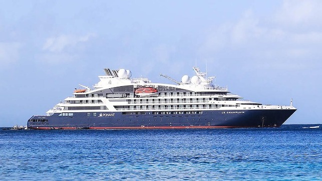 Qatar permits cruises as trial program