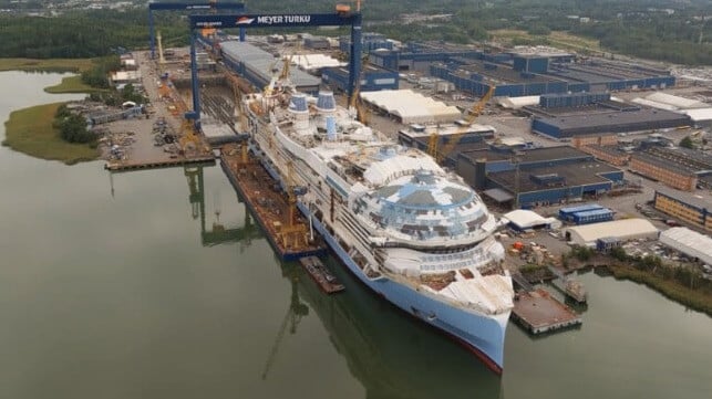giaint cruise ship floated