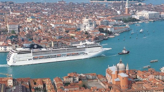 Italy bans large ships from Venice