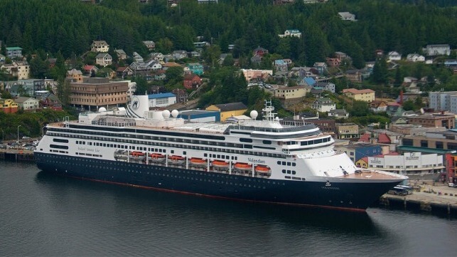 cruise ship houses Ukrainian refugees 