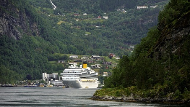 A cruise ship by berth in the Geirangerfjord, Norway. Credit: Sjøfartsdirektoratet