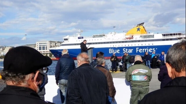 Greek uion settles strike that disrupted ferry service