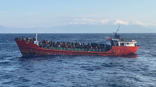 Hellenic Coast Guard is towing carg ship with 400 migrants