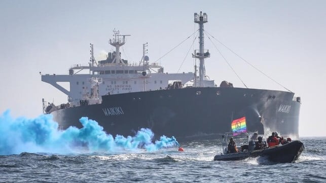 Greenpeace protests tankers carrying Russian oil
