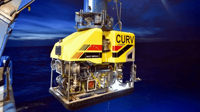 UNITED STATE Navy Recovers the Fighter That Blew Off the Deck of USS Truman curv