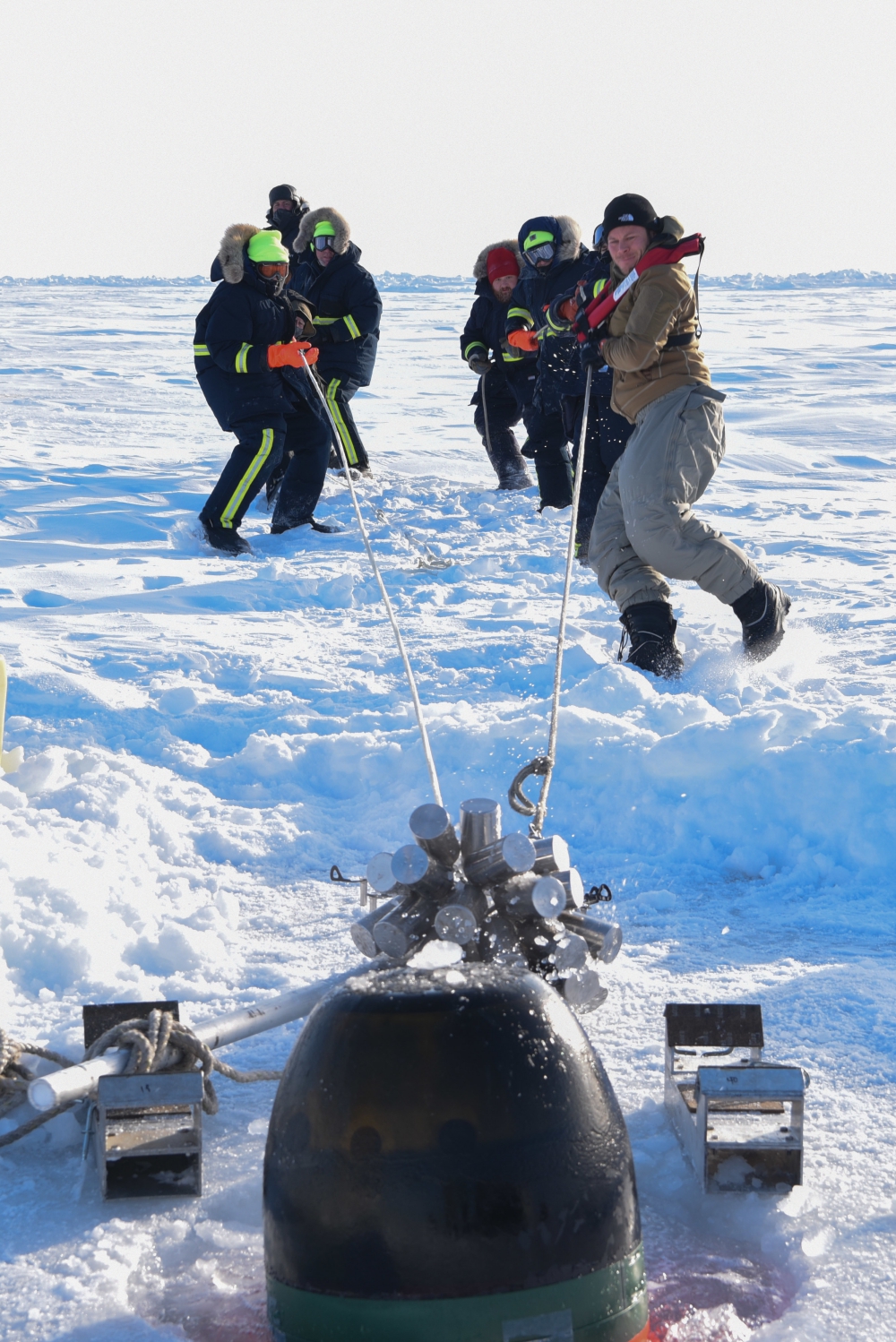 https://www.maritime-executive.com/media/images/article/Photos/Navy_Govt_CoastGuard/Cropped/Hoisting-torpedo-2_Fotor.jpg