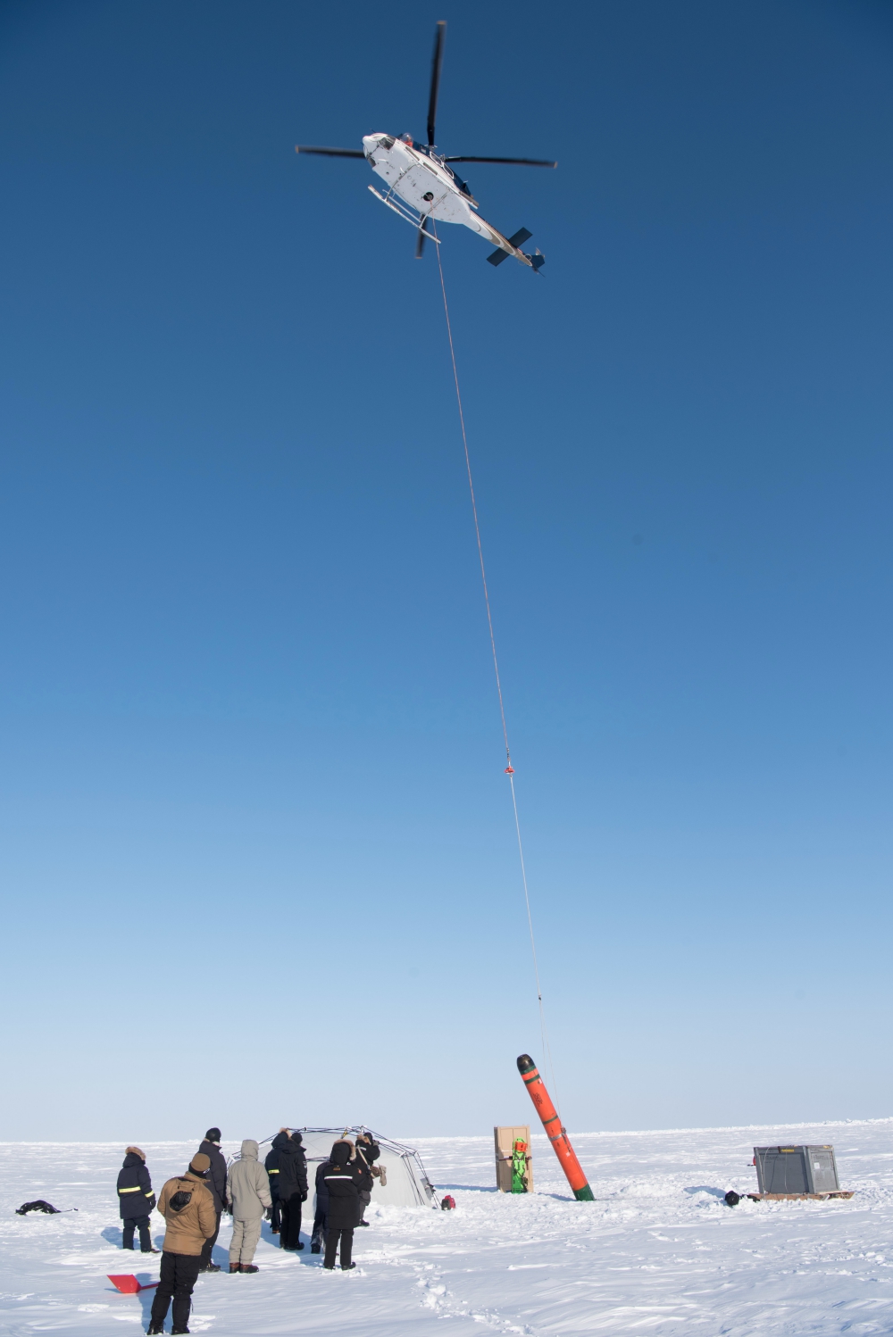 https://www.maritime-executive.com/media/images/article/Photos/Navy_Govt_CoastGuard/Cropped/Hoisting-torpedo-3_Fotor.jpg