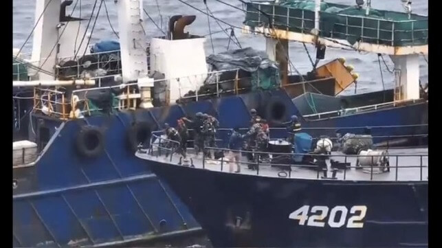 An Indonesian fisheries enforcement vessel delivers a law enforcement boarding team directly to the deck of the Run Zeng 03 (Ministry of Maritime Affairs and Fisheries)