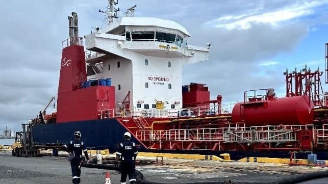 Coast Guard investigators arrive to board Scot Stuttgart (USCG)