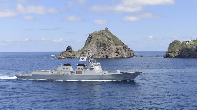 south Korean destroyer COVID-19 airlift