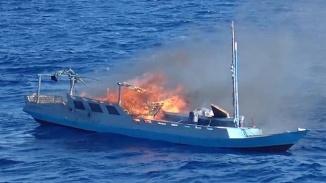Australia destroying illegal fishing boat