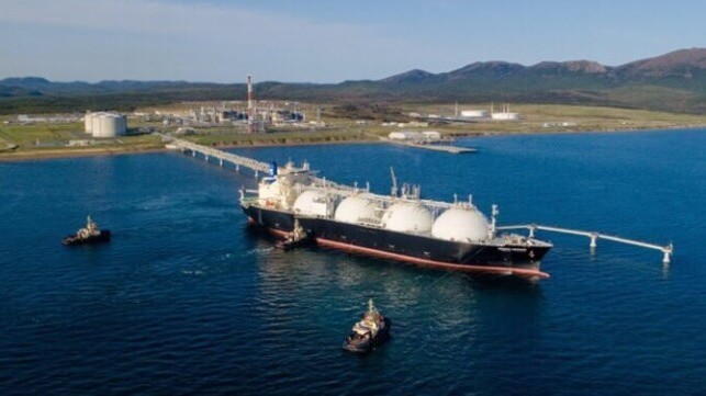 Las aseguradoras japonesas acuerdan cubrir el riesgo de guerra para los envíos de GNL Sakhalin-2 1 Muelle de GNL Sakhalin-2