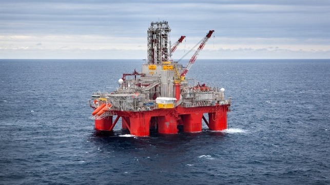 The Transocean Spitsbergen drilling rig. (Photo: Kenneth Engelsvold)