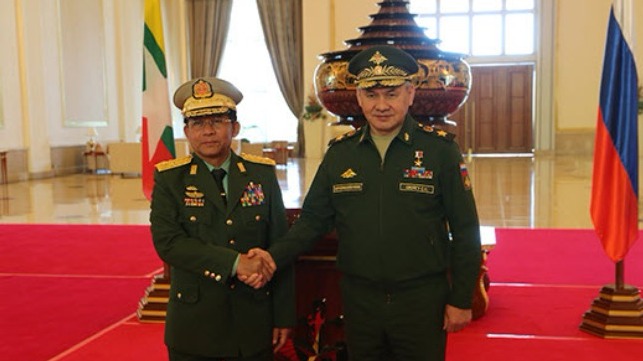 Russian Defence Minister Sergei Shoigu and the commander-in-chief of the Myanmar Armed Forces Senior General Min Aung Hlaing