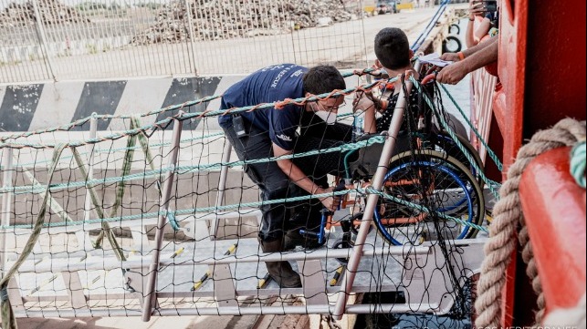 rescue ship permitted to land refugees in Italy