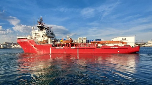 Refugee ship appealrs to EU for safe port