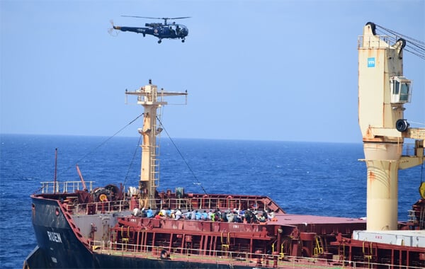 Indian Navy captures pirates