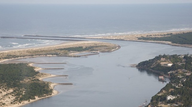 US Coast Guard assisted in a search and rescue mission for th crew of a fishing boat that sank in Oregon