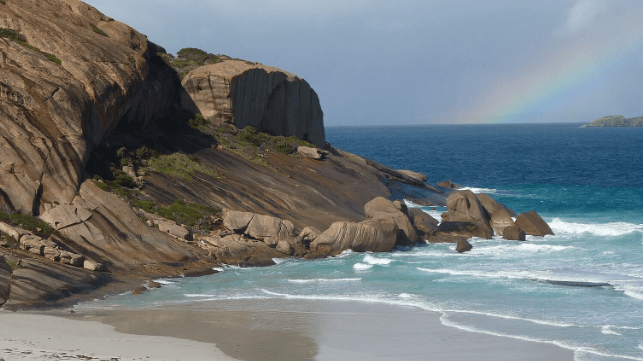 Headland on Esperance's wild coastline (Fctdolas / CC BY SA 4.0)