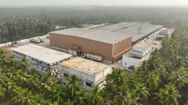 The Choice Canning shrimp processing plant in Amalapuram, India (Ben Blankenship / Outlaw Ocean Project)