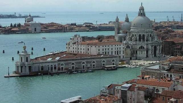 Des bateaux de croisière détournés de Venise