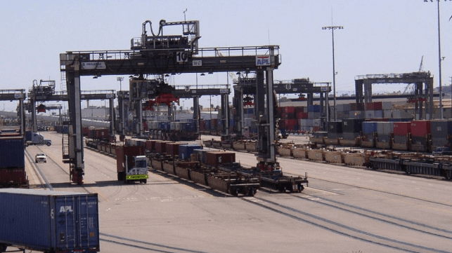 Hapag presenta una queja de FMC contra CSX en disputa intermodal D&D 1 Hapag presenta una queja contra CSX por las tarifas de D&D