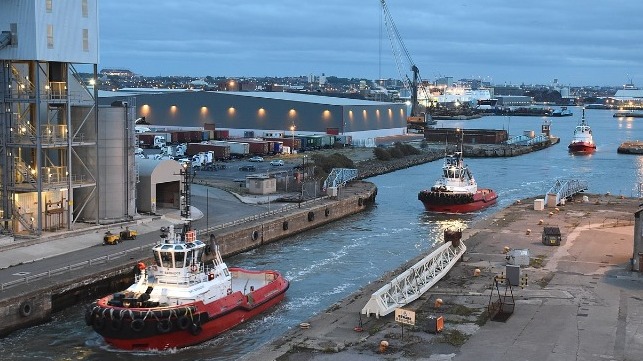 Three harbor tugs at Liverpool, 2018 (N. Johannes / CC BY SA 4.0)