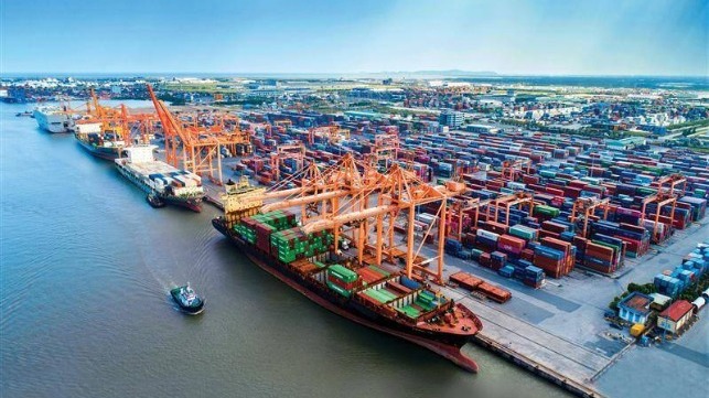 Vietnam plans to upgrade and expand ports to world class standards