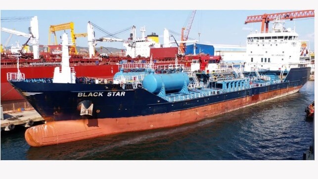 España se aleja del petrolero maltés con el pretexto de la navegación rusa