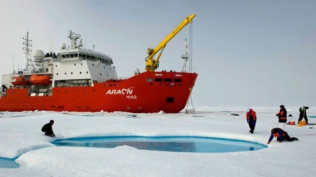 Icebreaker Araon