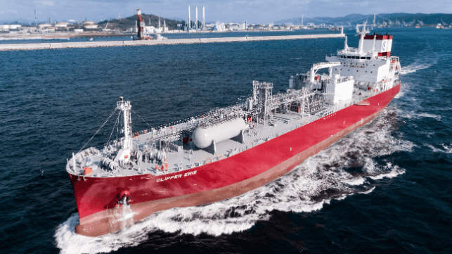 ethane carrier fitted with carbon capture