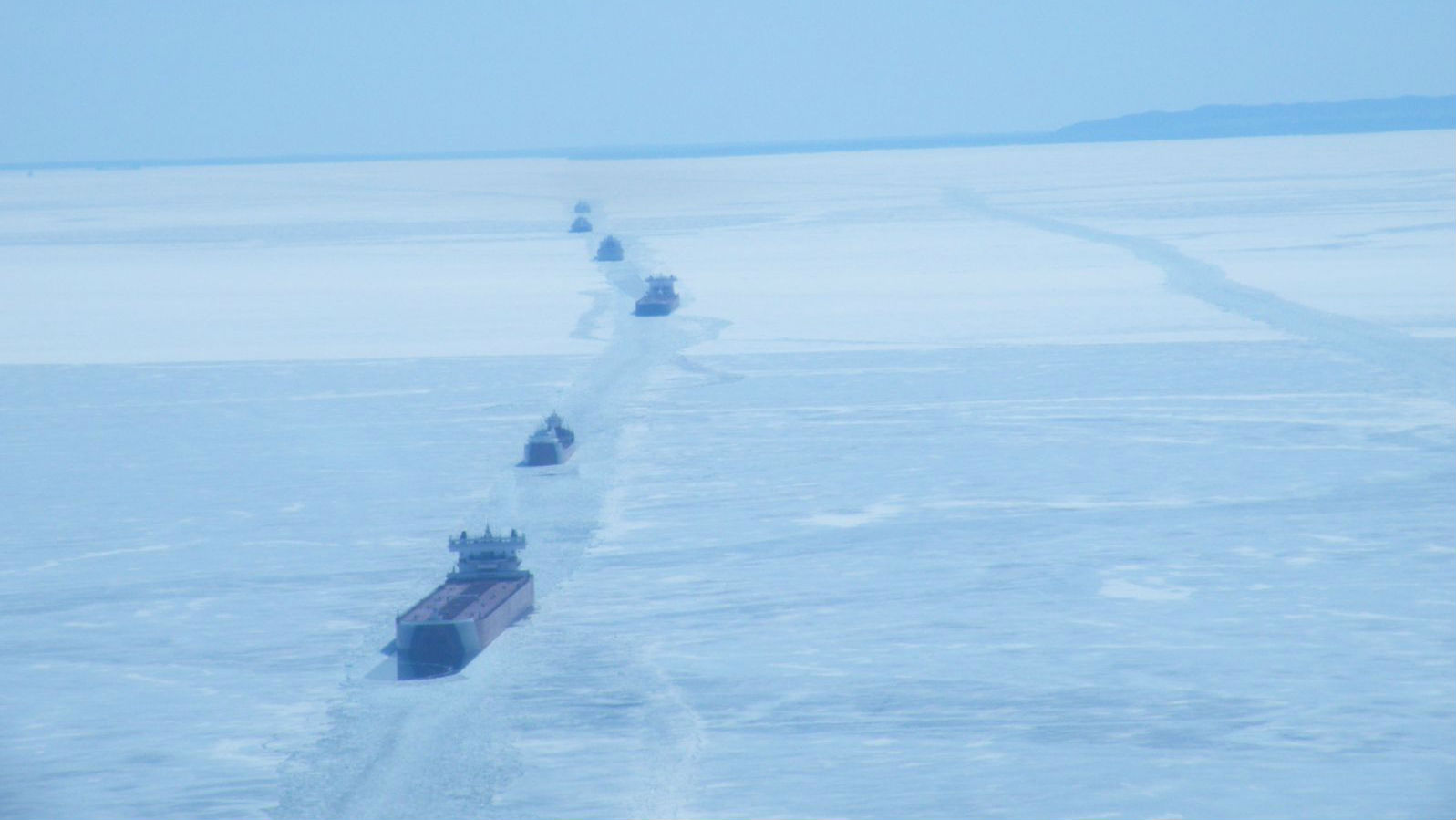 ships in ice