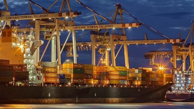 Seaspan sells 10 containerships