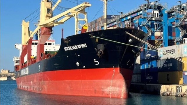 AMSA orders port to accept ship for repairs
