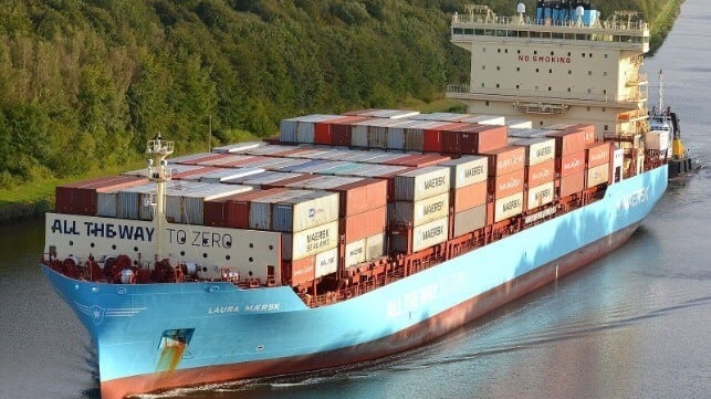 Laura Maersk en el canal de Kiel