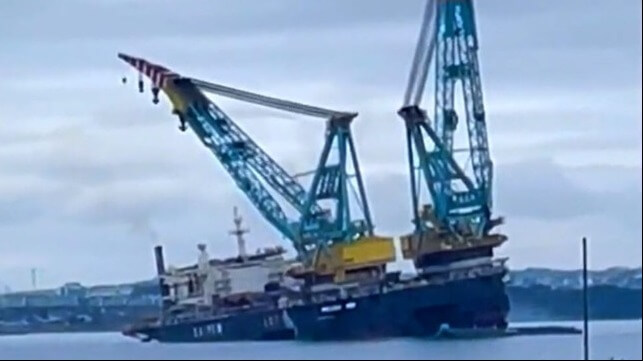 Crane ship tilts in accident 