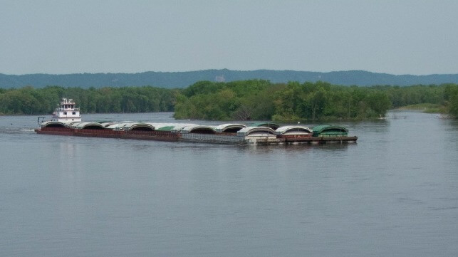 Barge tow on Mississippi