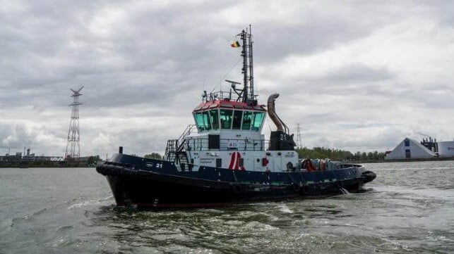 Methanol-fueled tugboat