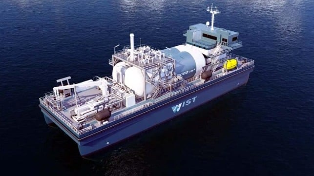 Shuttle tanker for LNB bunkering with improved sea handling capabilities