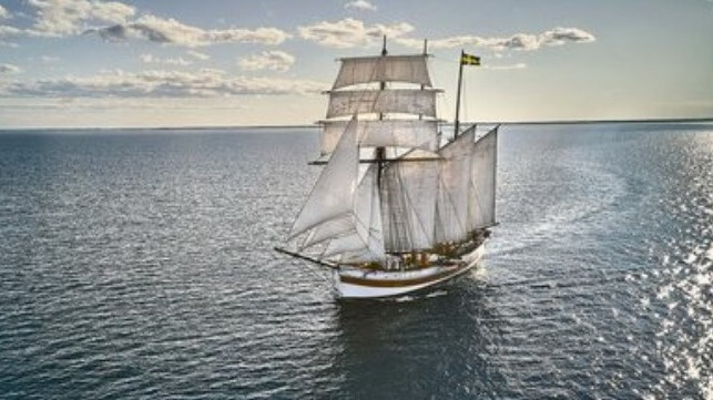 sailing cargo ship